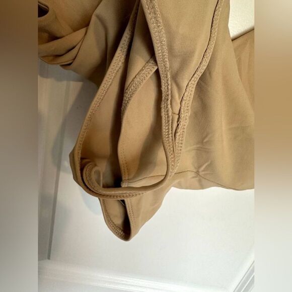 Aritizia Babaton Contour V-Neck Bodysuit Tan Large - Picture 5 of 6
